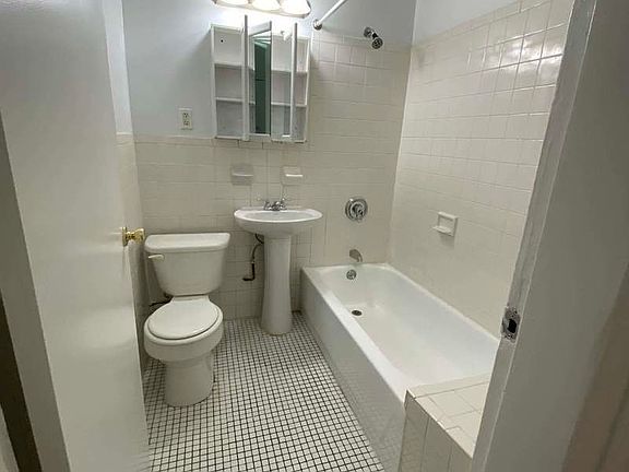 5th image of 787 Lexington Ave #4A