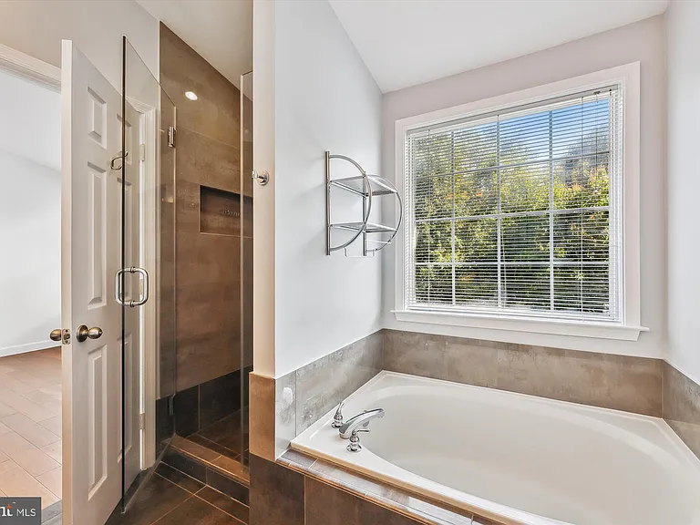 7445 Gillingham Row — Photo 16
