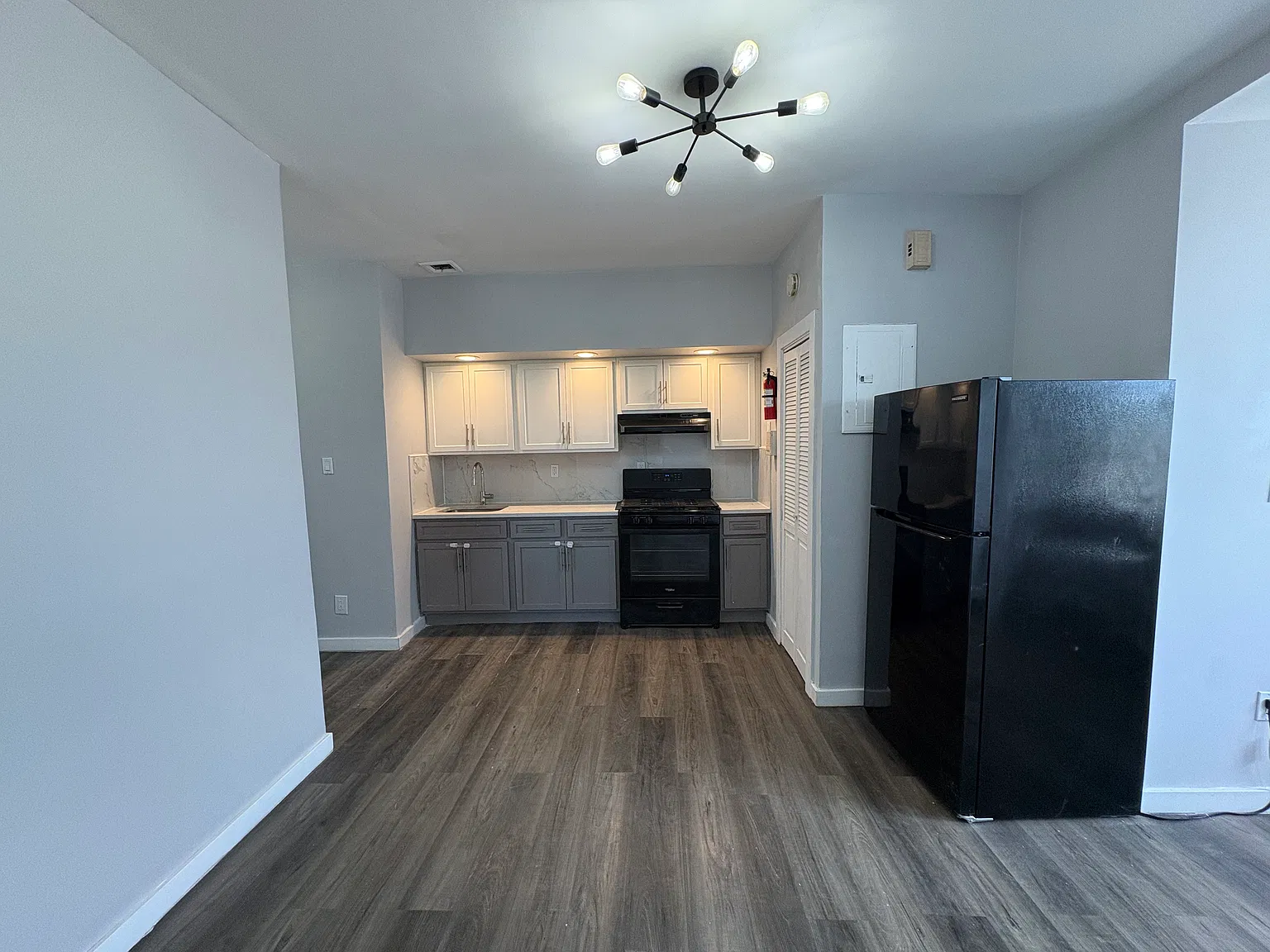 2 bed, 1195 sqft, $1,995 — Photo 1