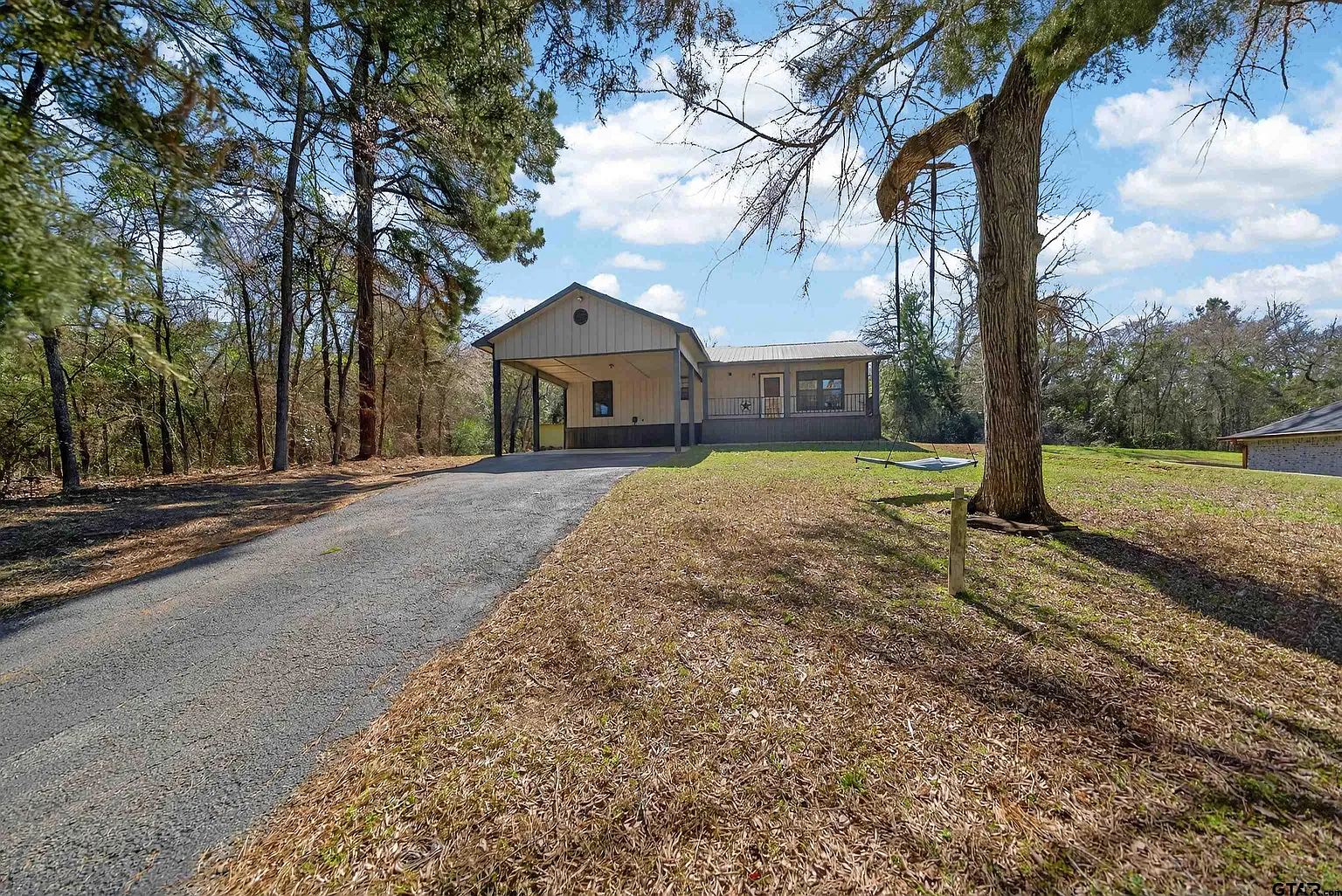 20847 Lakeview Dr photo 1