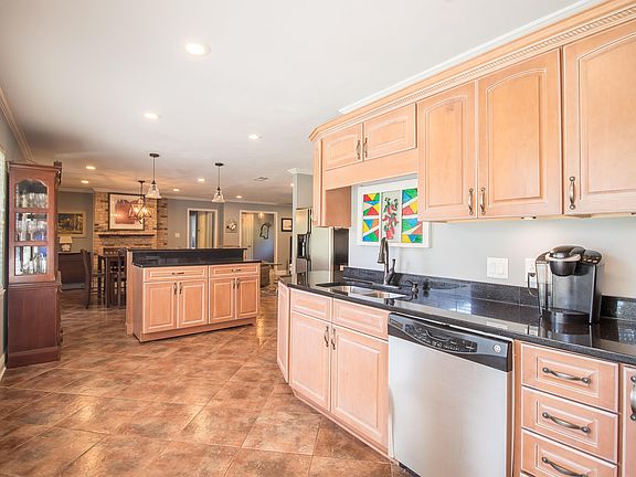 3rd image of 232 Glen Eagles Dr