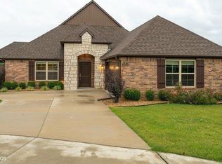 5703 SW Gunstock Rd, Bentonville, AR 72713