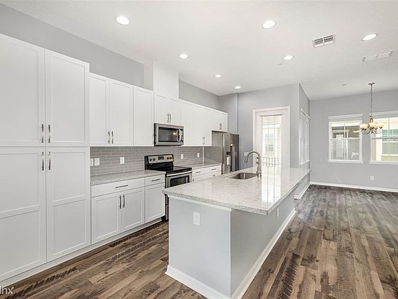5th image of 551 Majestic Palm Dr