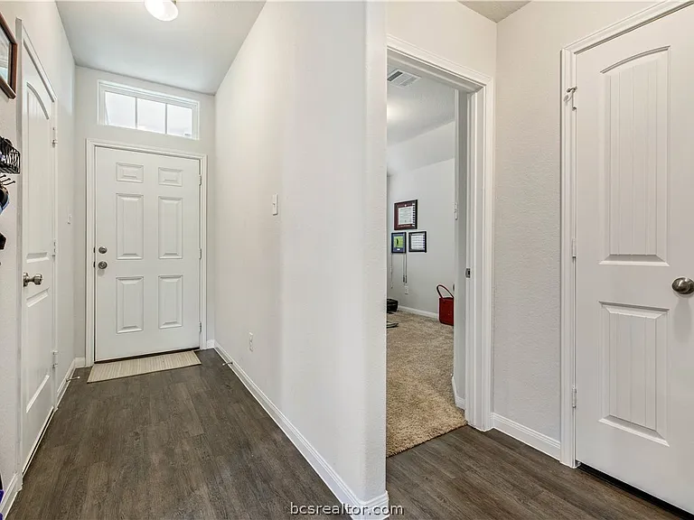 993 Marquis Dr — Photo 4