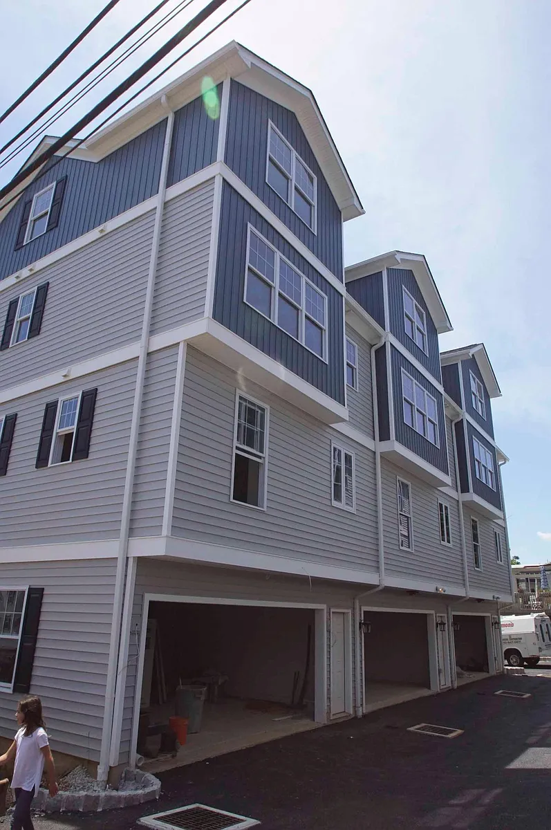 Building Photo - 739 Spring Mill Ave