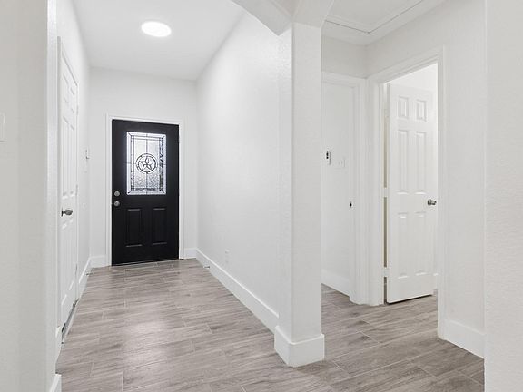 4th image of 17910 Royal Gate Ln