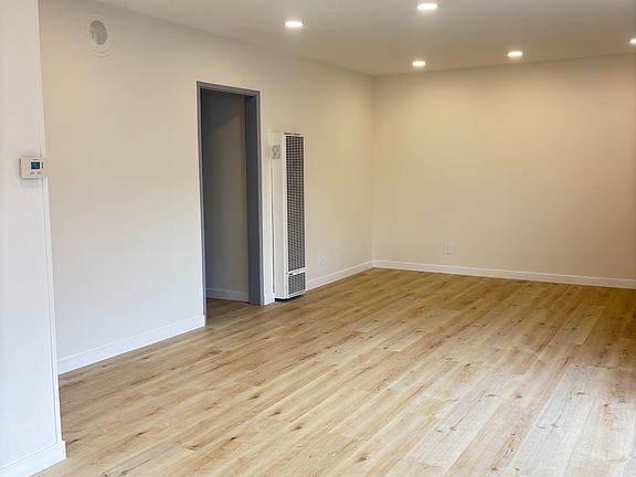 3rd image of 432 S Sherbourne Dr APT 4