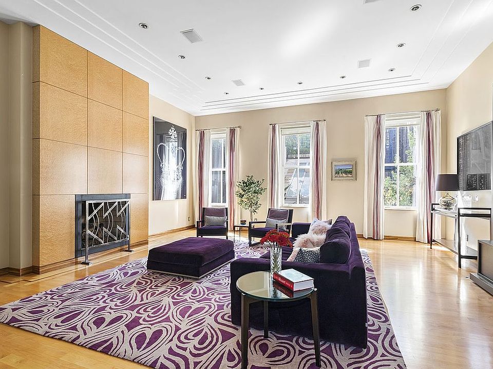 1st image of 208 E 18th St #1