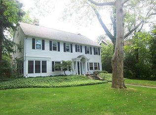 2528 Derbyshire Rd, Cleveland Heights, OH 44106