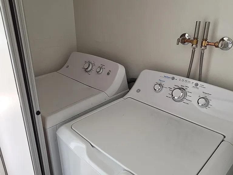 1049 Shell Blvd #8 — Photo 5