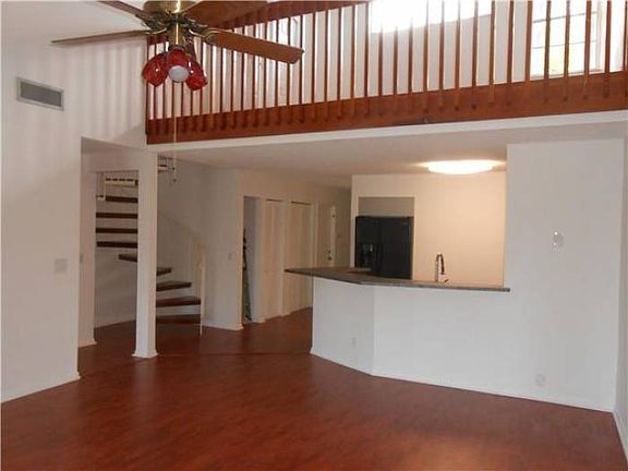 4th image of 653 Woodgate Ln