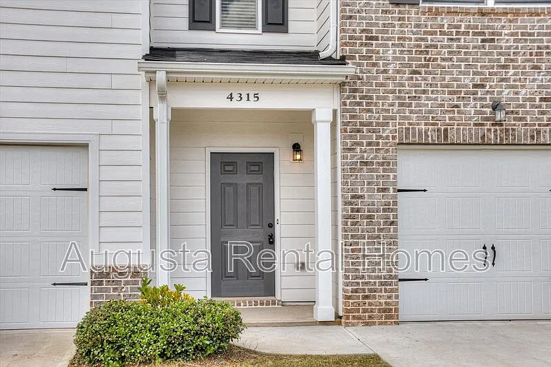 3 bed, 2.5 bath, 1435 sqft, $1,675 — Photo 4