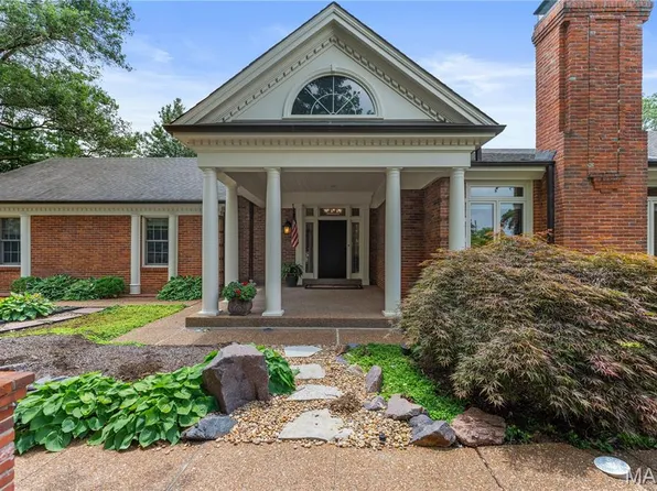 19 Woodbridge Manor Rd, Saint Louis, MO 63141