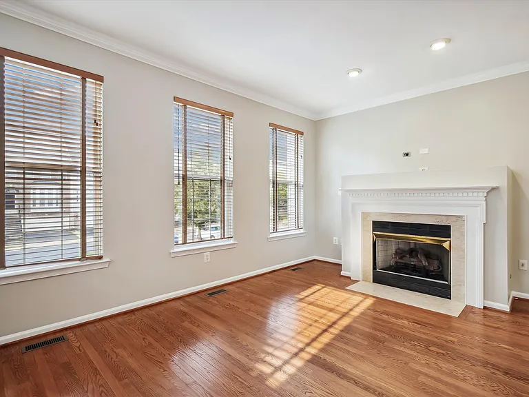 6733 Sullivan Way — Photo 6