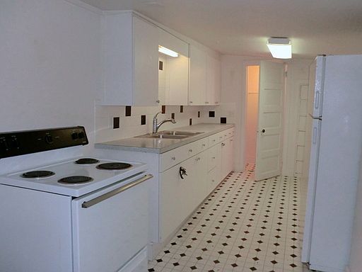 2nd image of 627 N Pine St APT 3