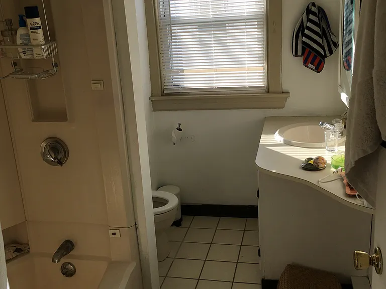 122 E Manning St — Photo 8