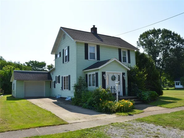 615 Grant St, Saegertown, PA 16433