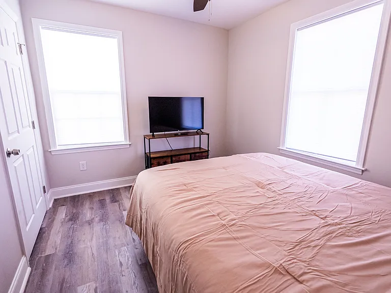 2902 Lexington Ave — Photo 9