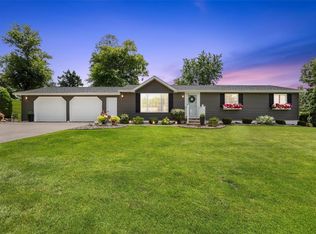 1525 Rainbow Dr, Belle Plaine, IA