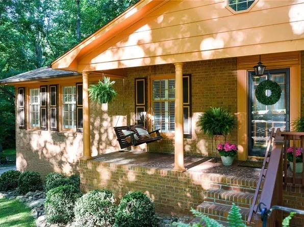 12 Echoview Cir, Lexington, NC 27292