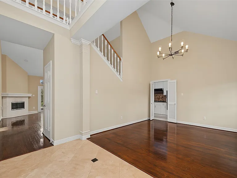14135 Swallowfield Dr — Photo 3