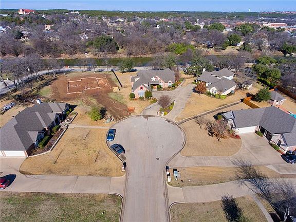 4th image of 105 Heritage Pl