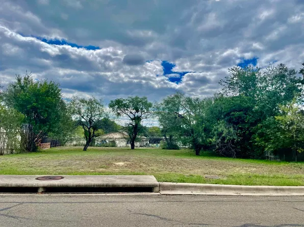 Lot 133 Broadmoor Street, Meadowlakes, TX 78654