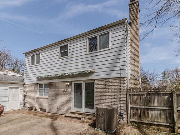 4th image of 1725 Gregory Ave