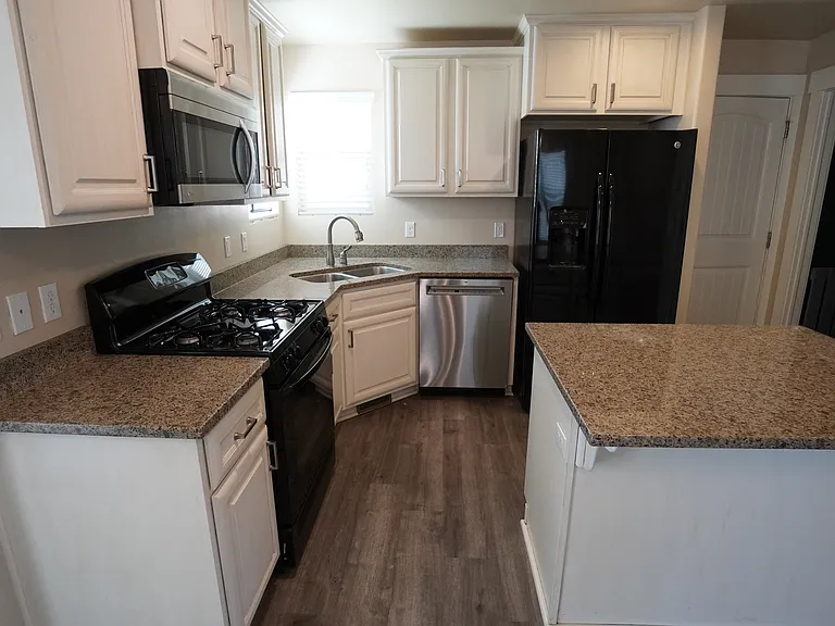 870 W Steeple Chase Dr — Photo 5