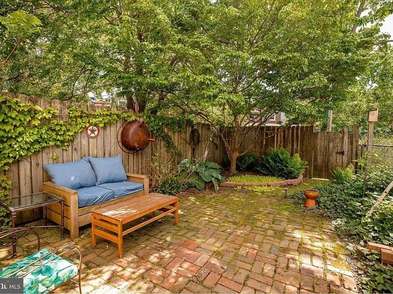 234 E Lemon St — Photo 27