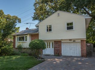 1168 Glen Cove Ave, Roslyn, NY 11576