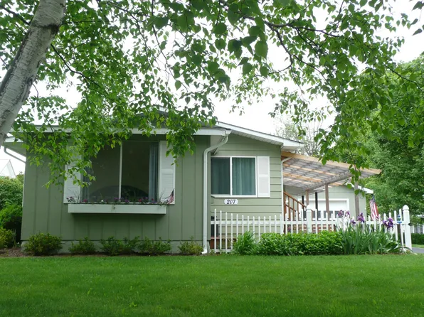 (undisclosed Address), Charlevoix, MI 49720