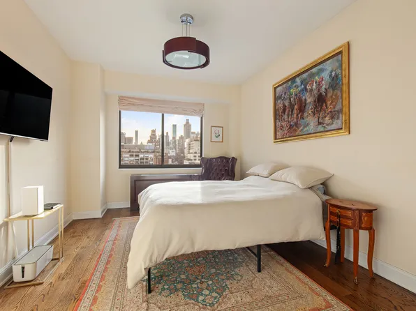 350 East 72nd Street image 5 of 7