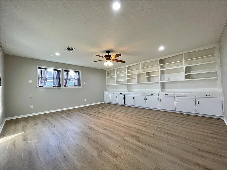817 N Valderas St — Photo 3