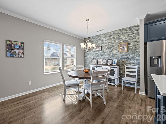 3rd image of 204 Old Harbor Dr