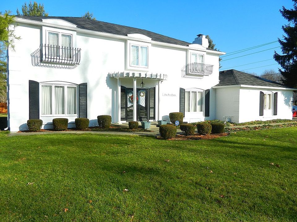 Exquisite curb appeal 