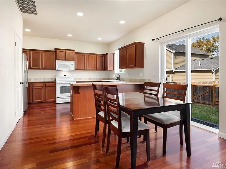 4532 NE 10th St — Photo 10