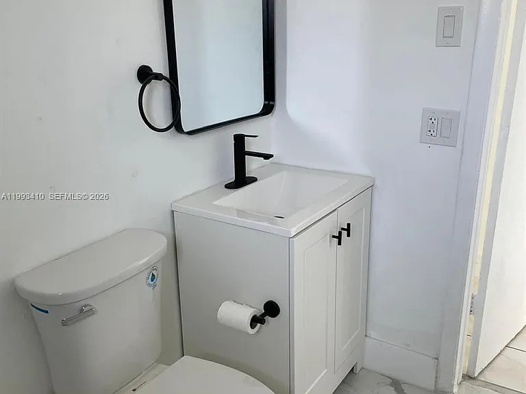 6025 Polk St #8 — Photo 9