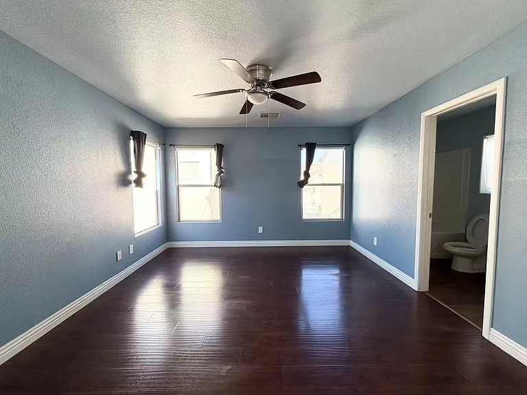 709 Jewel Tower St — Photo 15