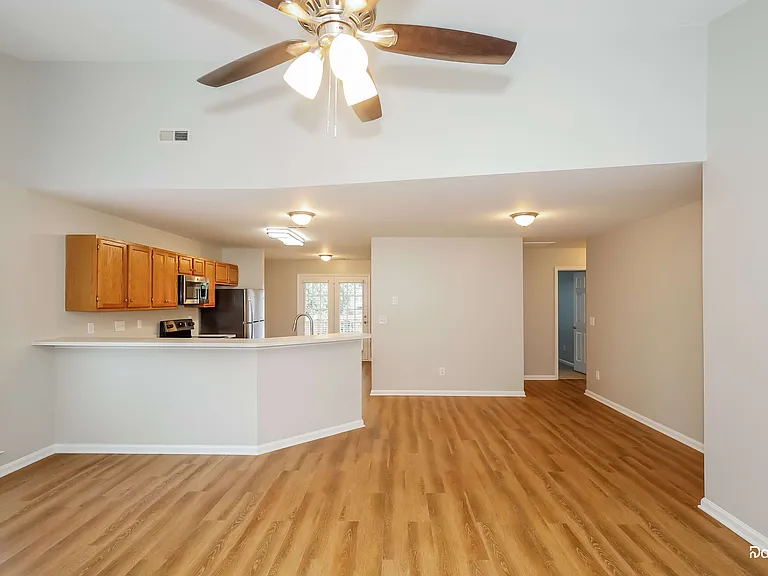 7314 Mapleridge Dr — Photo 5