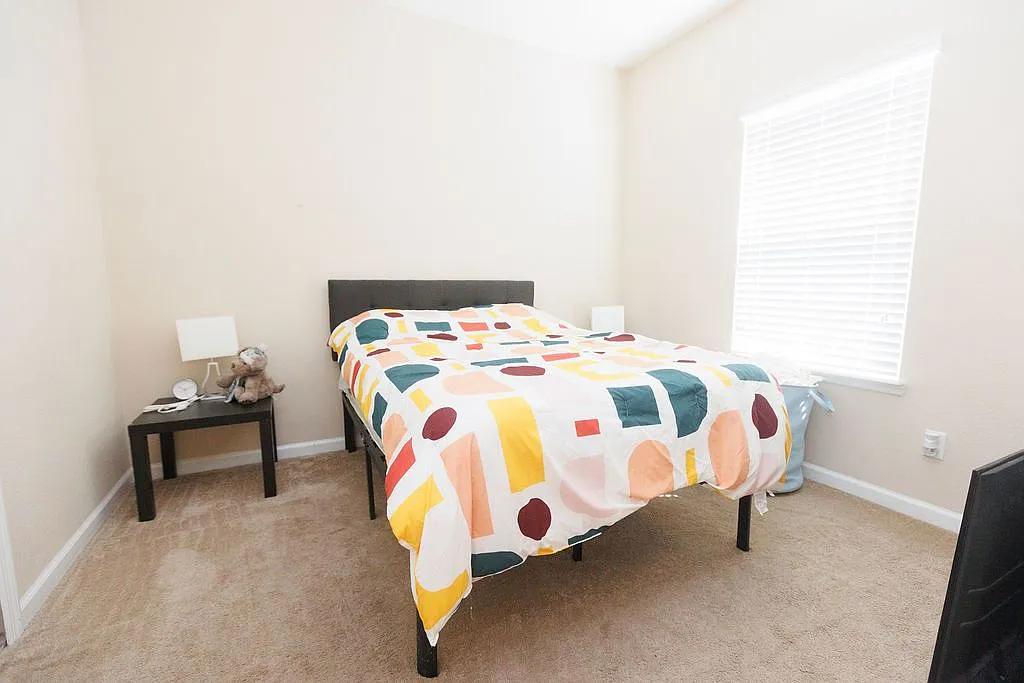 4 bed, 3.0 bath, 2076 sqft, $2,275 — Photo 1