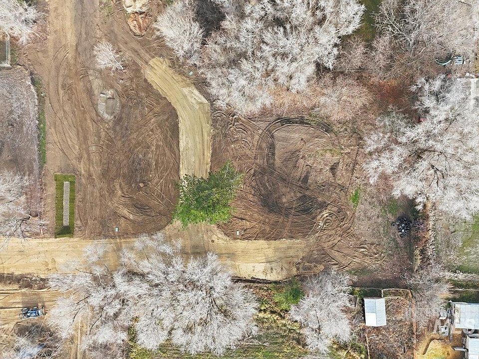 1st image of 502 Baggins Ln