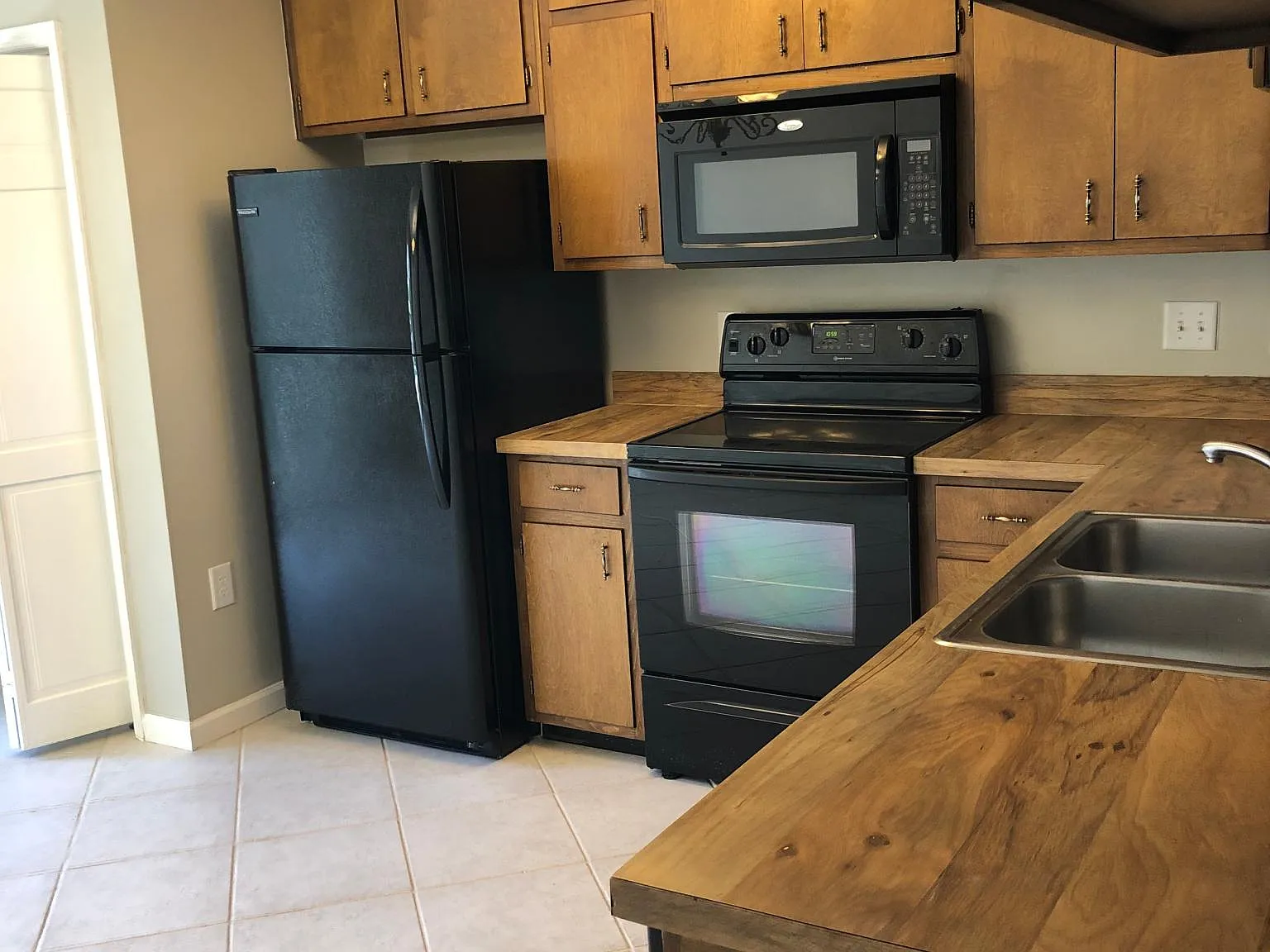 3757 Donovan Dr — Photo 2