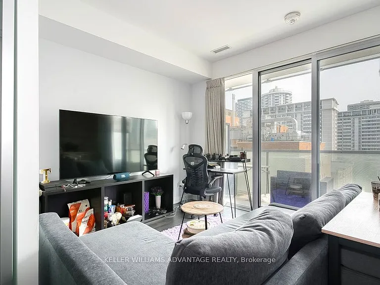 28 Wellesley St E #603 — Photo 9