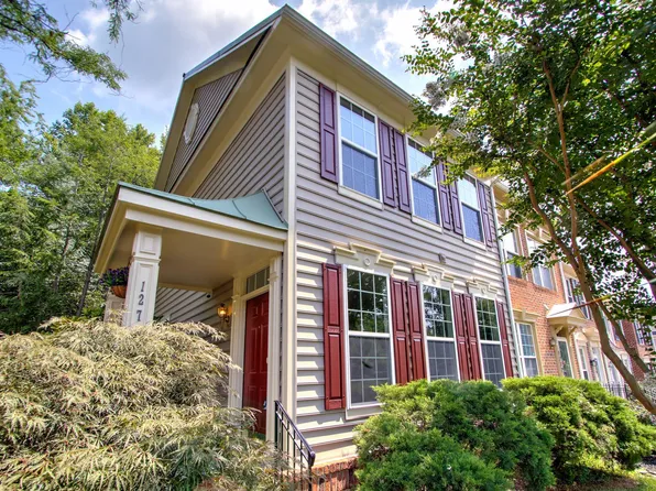 1274 Vintage Pl, Reston, VA 20194