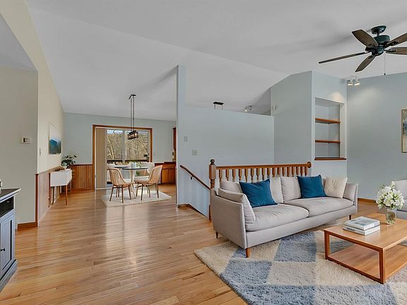 3rd image of 31325 Larkspur Ln