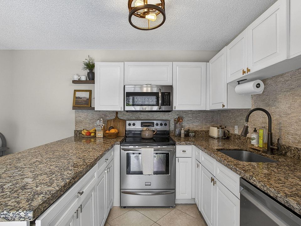 1st image of 121 1st Terrace