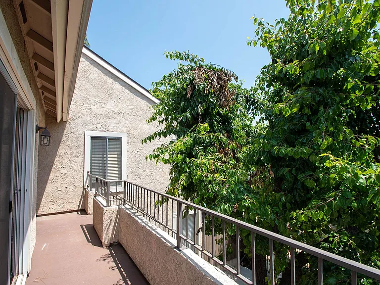 15520 Foothill Blvd — Photo 4