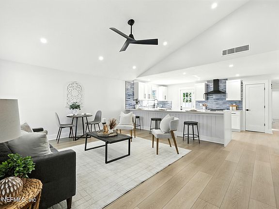 2nd image of 507 15TH Avenue S