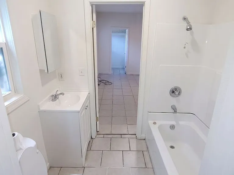 6105 Bromley Ave — Photo 10
